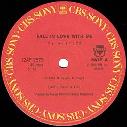 画像2: EARTH WIND & FIRE / FALL IN LOVE WITH ME & LET'S GROOVE (原盤/全2曲) [◎中古レア盤◎お宝！美A級品！日本版帯付！別内容の豪華2曲！]